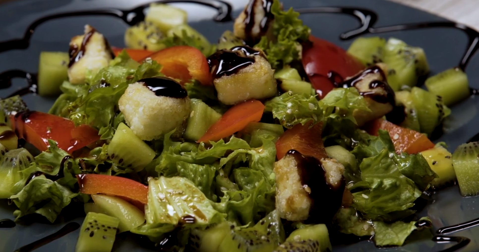 Salad with tofu and kiwi